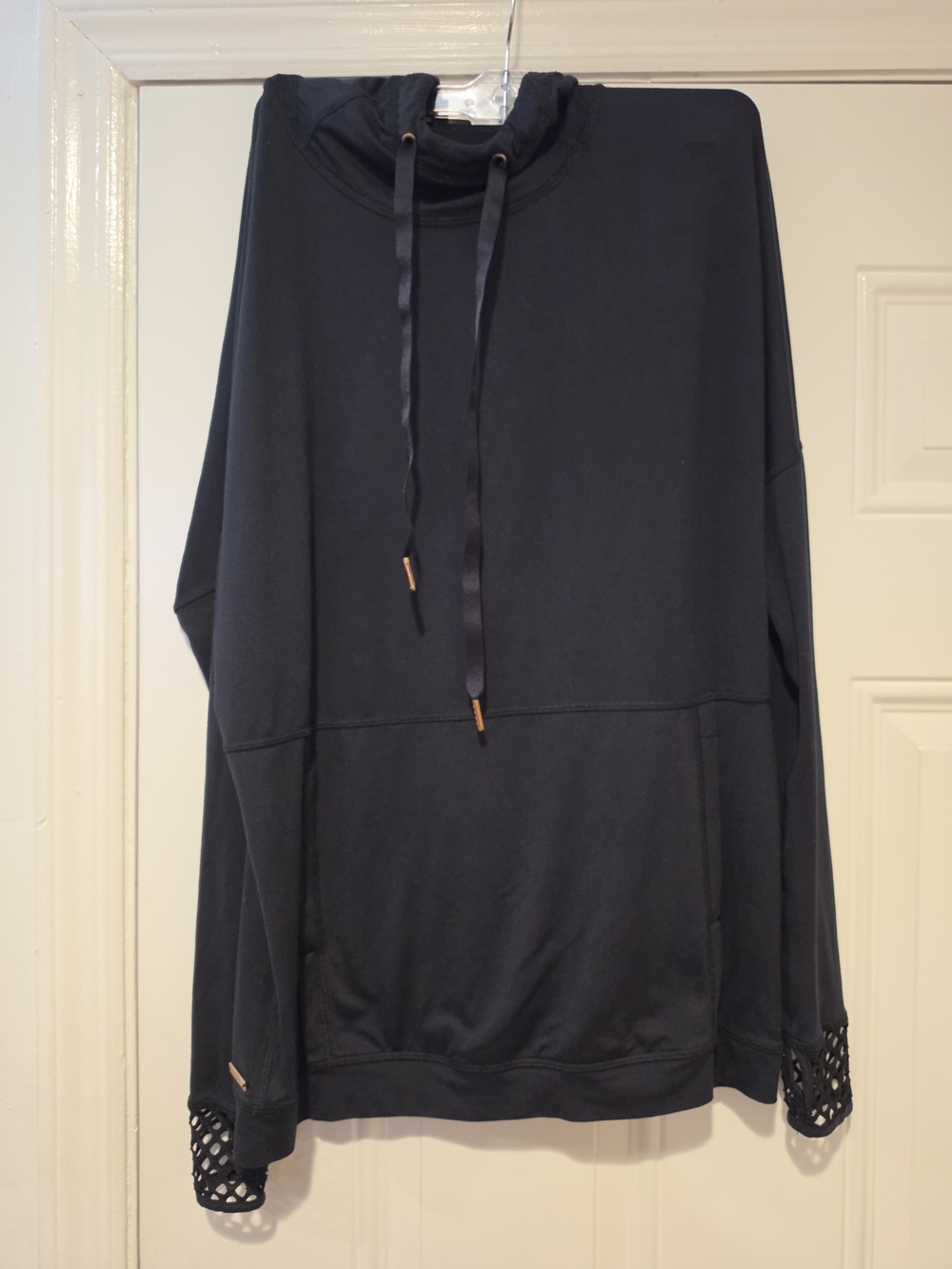 Alala Black Crewneck Pull Over Hoodie Sweatshirt